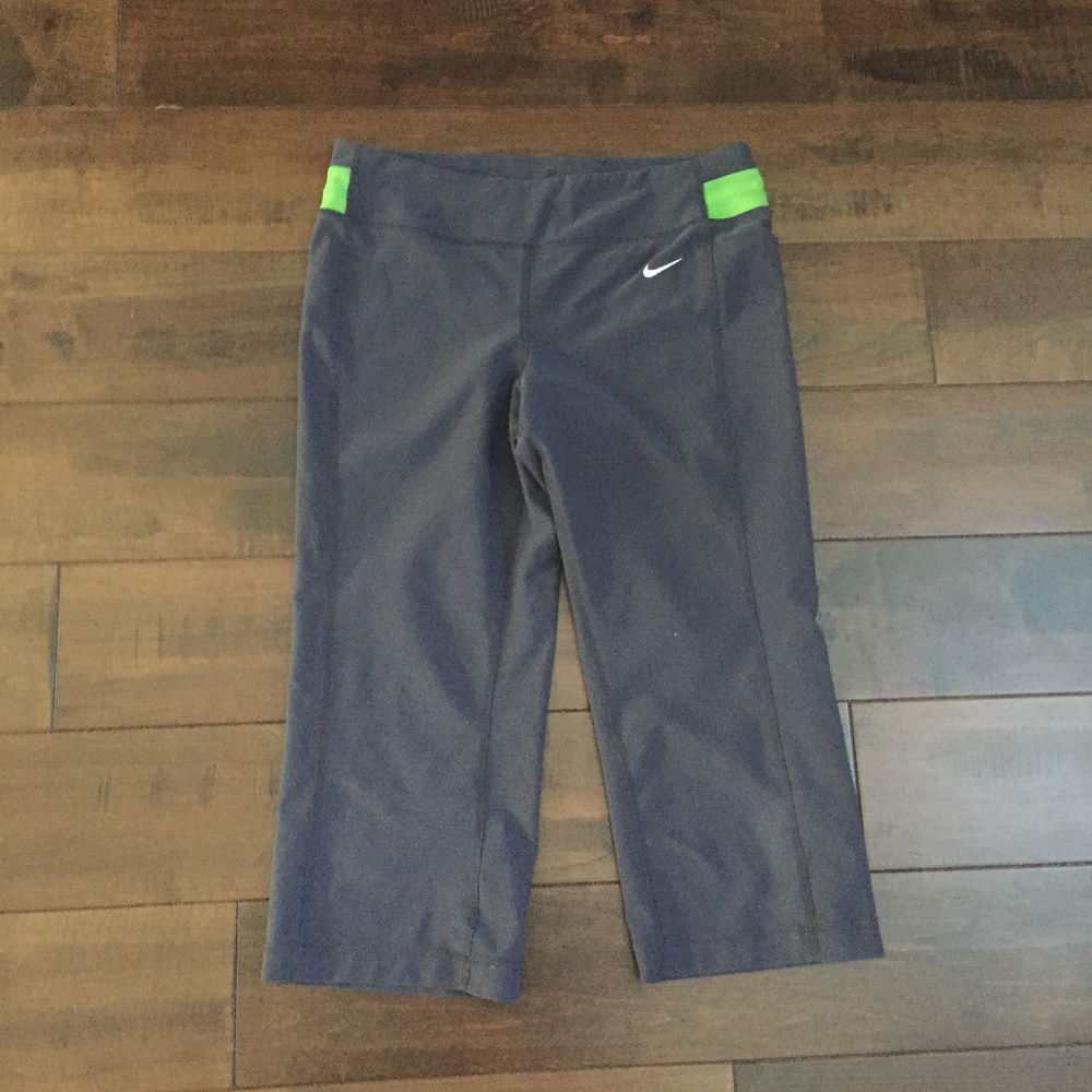Women's NIKE Gray CROPPED Leggings Sz Small